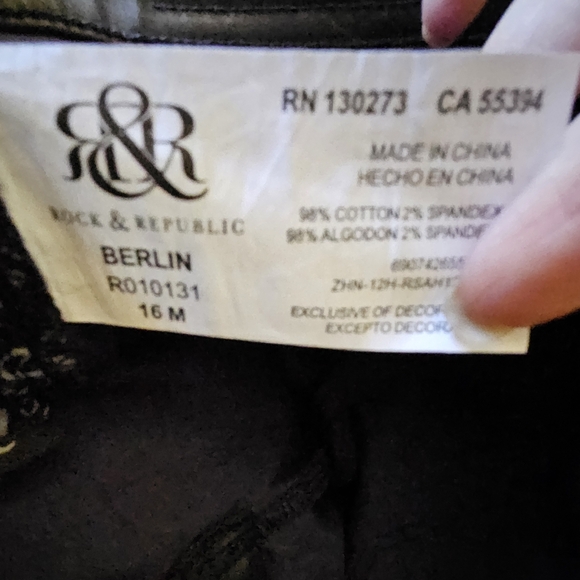 50% OFF ‼️ Rock and Republic 》 skinnys - Picture 4 of 5